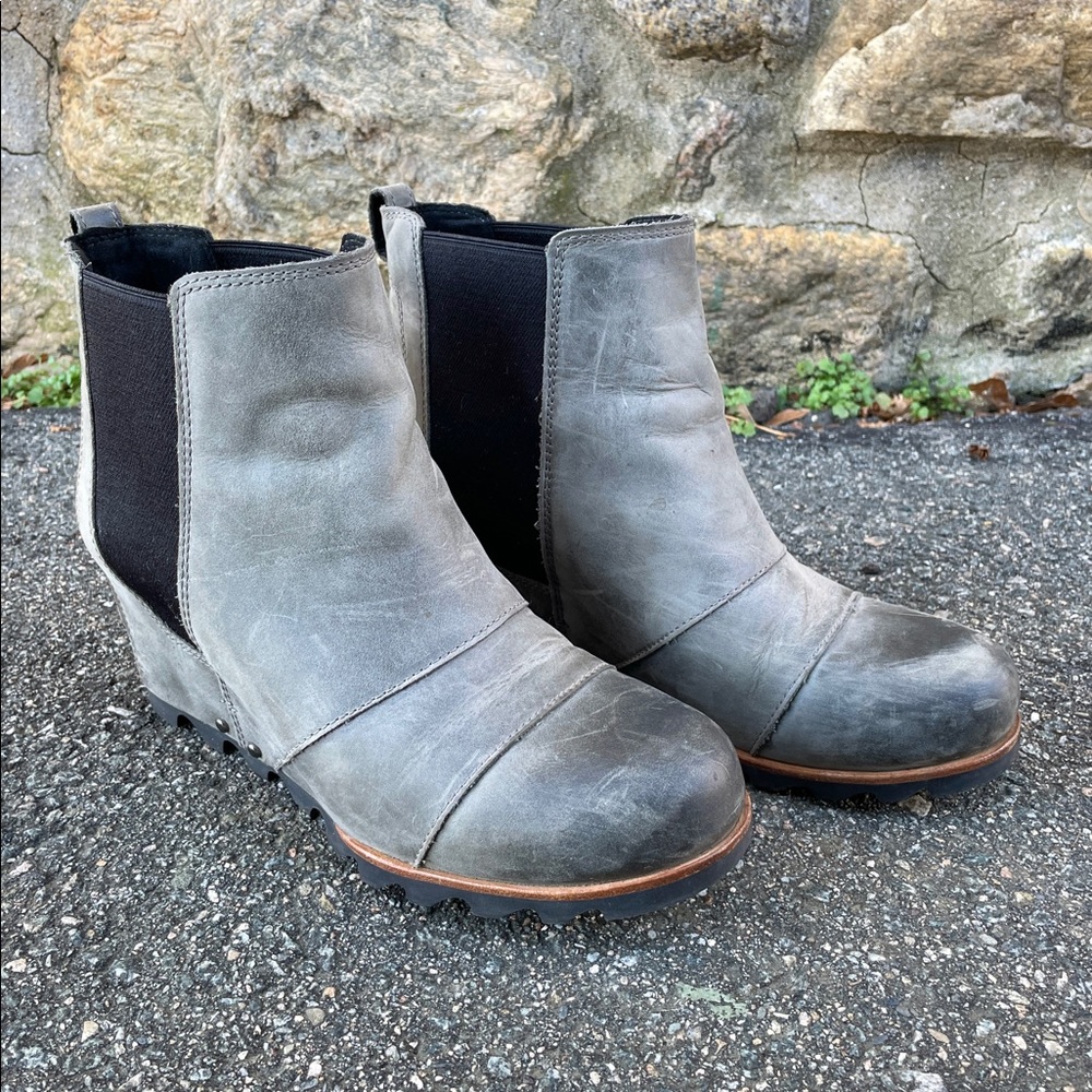 Sorel Joan of Arctic Wedge Chelsea Boot, size 10